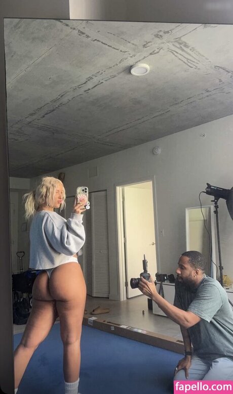 Simone Christensen ポルノスター 裸 写真