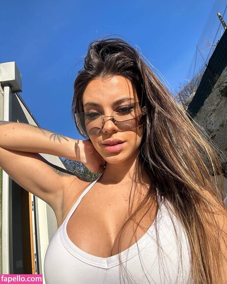 Carly Santos ポルノスター ヌード 画像