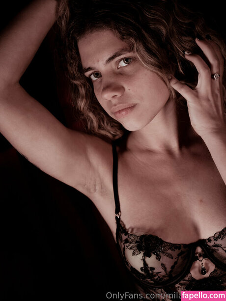 Mila Refacho モデル 写真