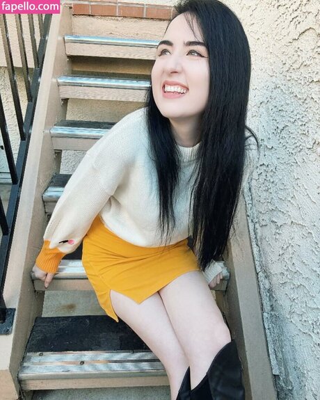 Amy Roberts アートモデル 写真