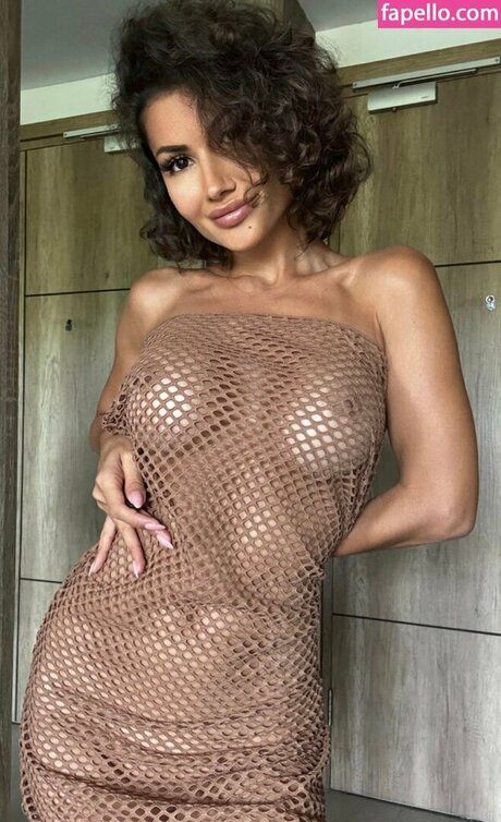Curly Amelia ポルノスター エロティック 写真
