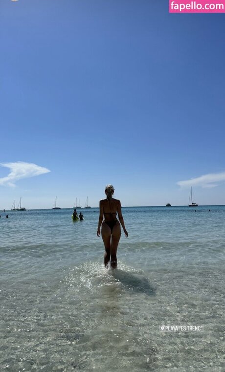 Carolin Niemczyk エロティックなモデル 画像