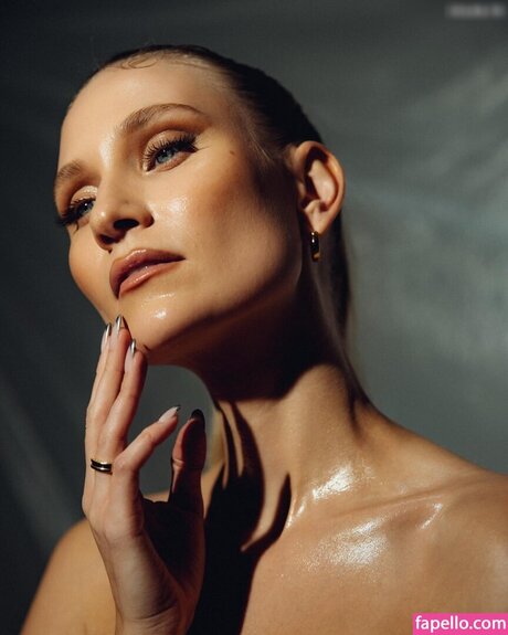 Carolin Niemczyk xxxモデル 写真