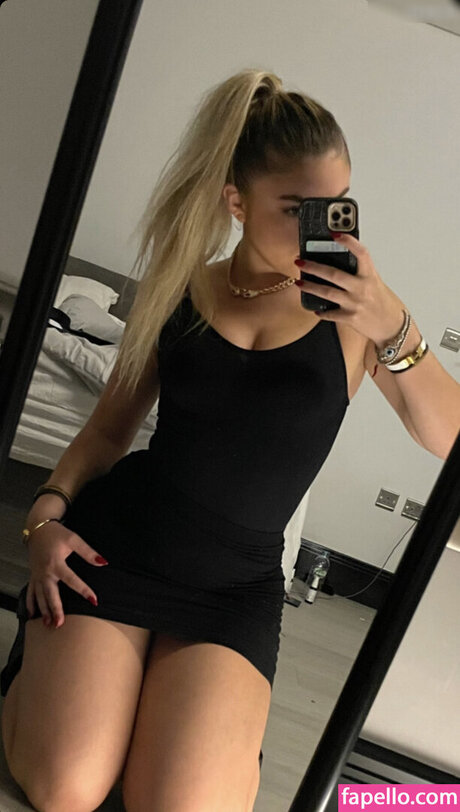 巨乳の若いオンリーファンズ 素敵 写真