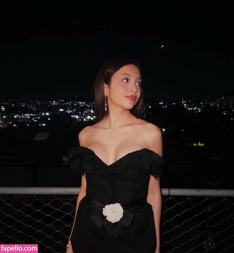 Josie Totah ホットなポルノスター 写真