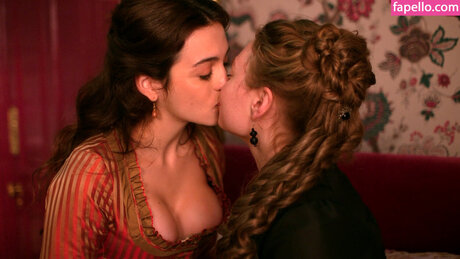 Josie Totah 独占モデル 写真