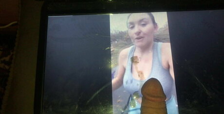 おっぱい自撮りオンリーファンズ ポルノグラフィック 画像