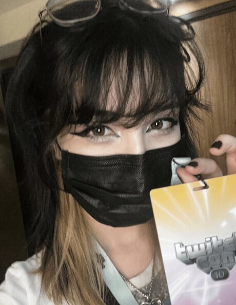 Harriet Barnes スター ヌード 写真