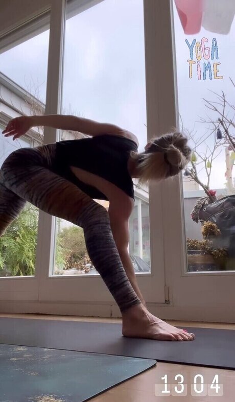 アジア人ニューハーフオンリーファンズ ホットセックス 画像