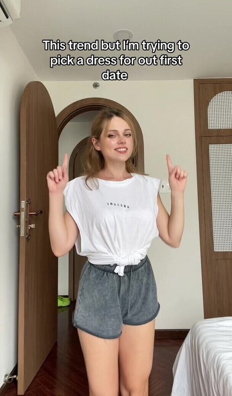 Velvet Tatti 無料モデル 写真