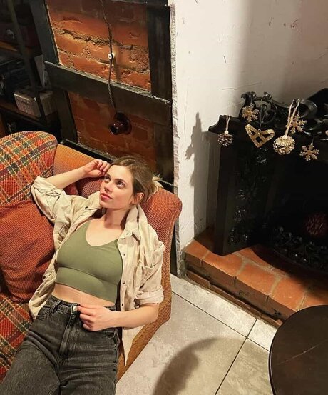 Velvet Tatti アダルトスター ギャラリー