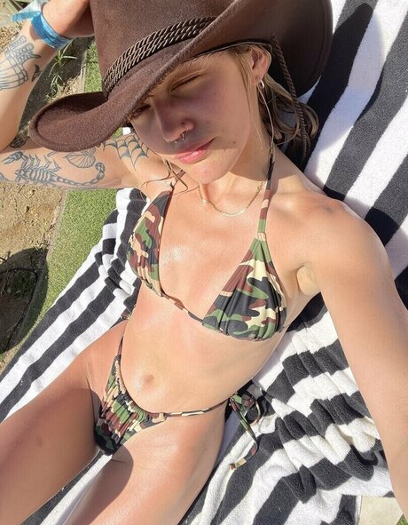 dobbygirlll ポルノ女優 写真
