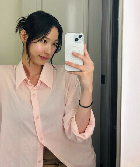 白いランジェリーオンリーファンズ セクシー 画像
