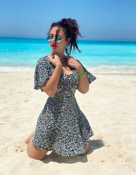 Menna Tayseer ポルノスター 高品質 写真