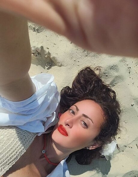Menna Tayseer エロティックモデル 写真
