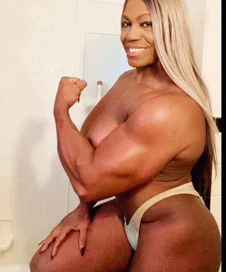 Carla Bradley ポルノスター 独占 画像