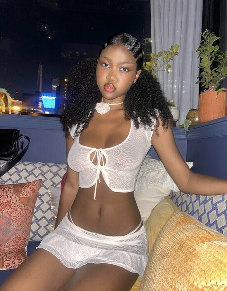 金髪巨乳オンリーファンズ 素敵 写真