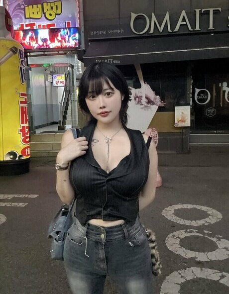 黒檀の偽おっぱいオンリーファンズ 美しいポルノ 写真