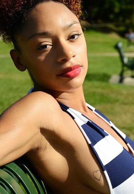 大学のオンリーファンズ ホットセックス 写真