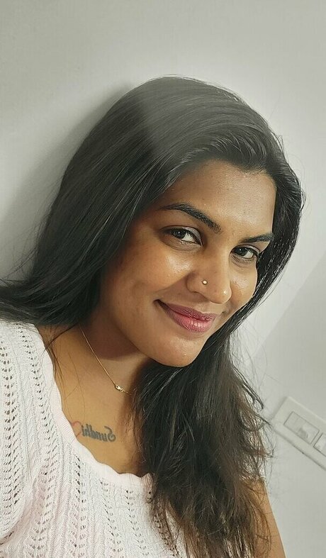 Reshma Cr ポルノスター 独占 写真