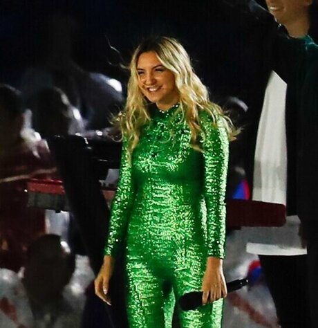 Julia Michaels 可愛い女優 ギャラリー
