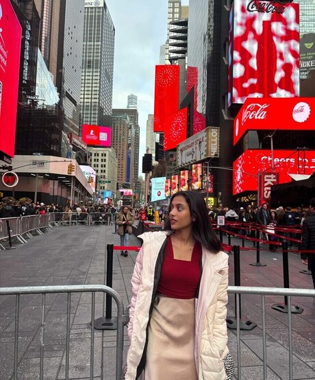 Divya Deshmukh 裸の女優 写真