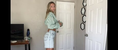 茶色の目のキティオンリーファンズ セクシーxxx 写真