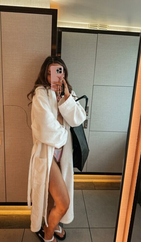 Its laurensarah ポルノスター ヌード 写真