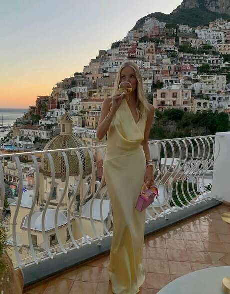 Leonie Hanne 高品質のスター 写真