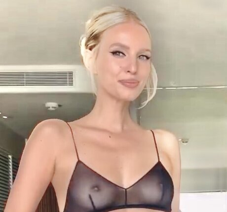 Leonie Hanne セックスポルノスター ギャラリー