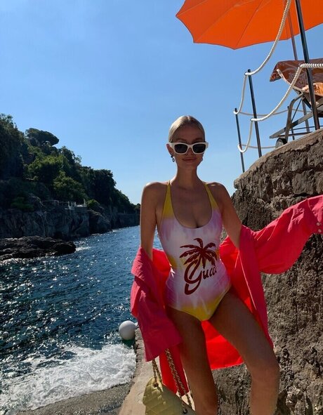 Leonie Hanne アダルトモデル 写真