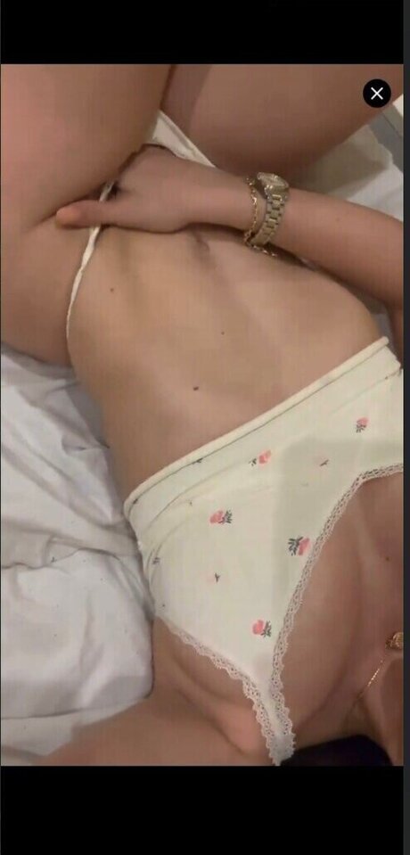 アナル乱交オンリーファンズ 美しいヌード 画像