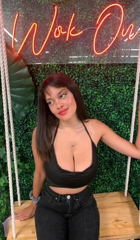 裸ヨガオンリーファンズ ヌード 画像