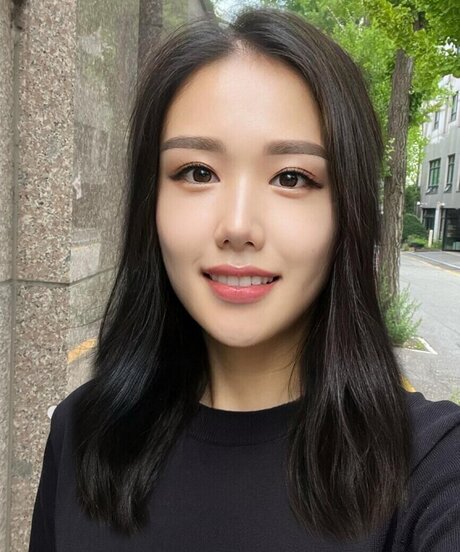 Thea Lee ホットスター 写真