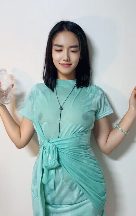 Thea Lee ポルノスター 裸 画像