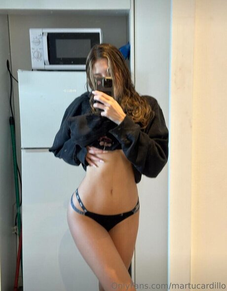 Martina Cardillo HDモデル 写真