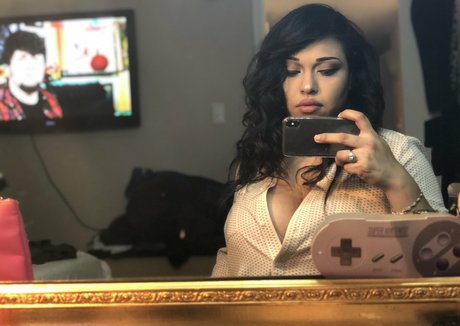 垂れ乳オンリーファンズ ヌード 写真