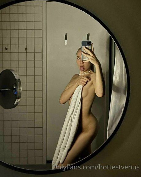 hottestvenus 美しいモデル 写真