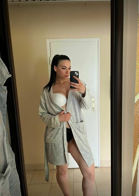 Szevelin Evelin szakali ヌードのポルノスター 写真