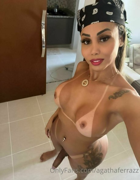 オナニー 潮吹き オンリーファンズ セクシー裸 写真