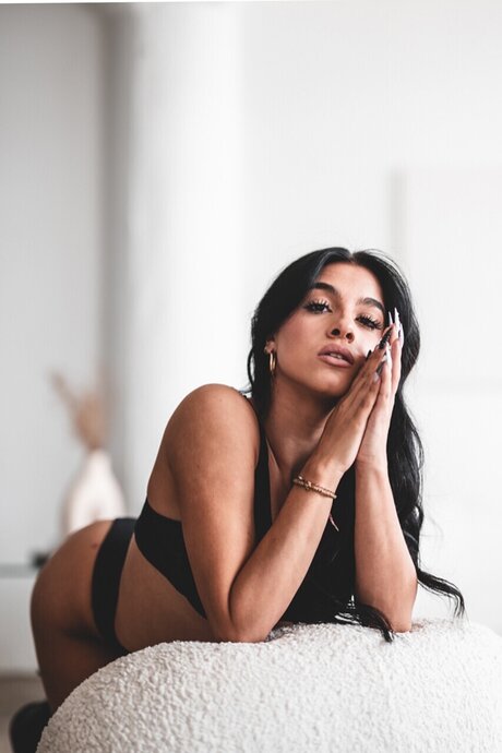Gina Marie ホットなモデル 画像