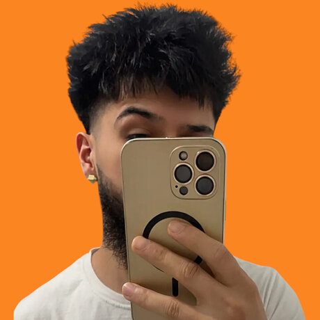 男性TikTokスターオンリーファンズ ポルノ 画像