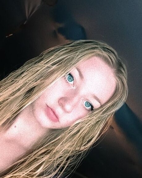 茶色の目のキティオンリーファンズ セクシーヌード 画像