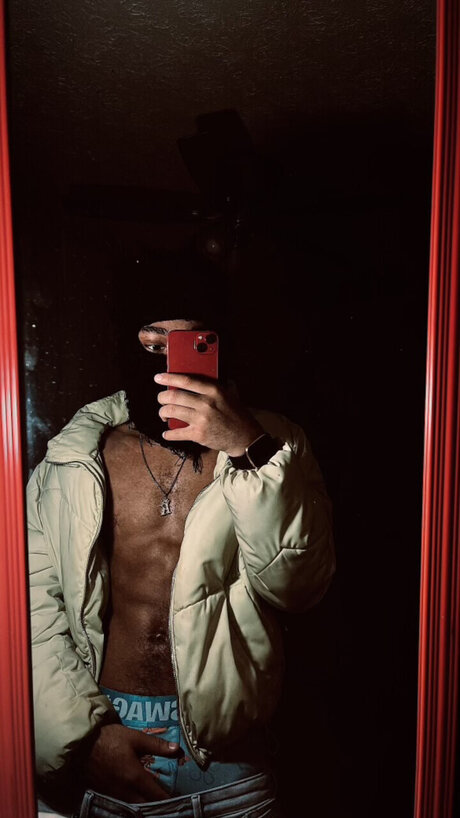 エモヌードオンリーファンズ 無料裸 画像