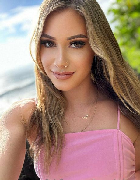 hannahhikess 美しいモデル 写真