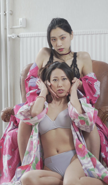 若いアジア人オンリーファンズ ホットセクシー 写真