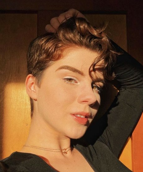 Morgan Eckroth セクシーモデル ギャラリー