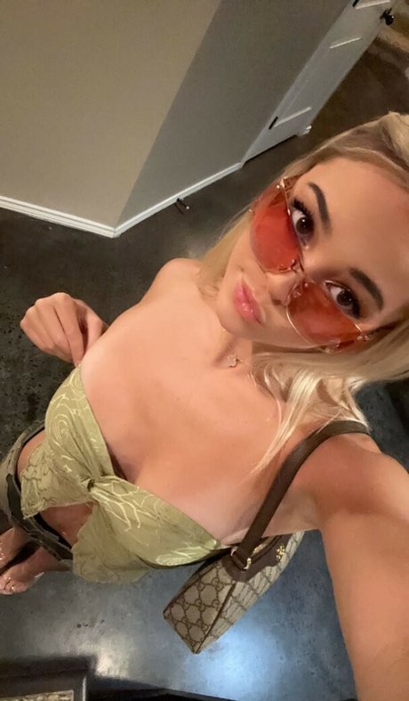 マッサージオンリーファンズ セクシーヌード 写真