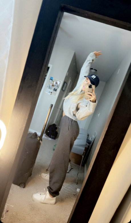 おっぱい自撮りオンリーファンズ セクシーヌード 写真