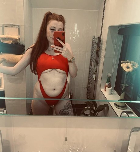 Molly Capper アダルトスター 写真
